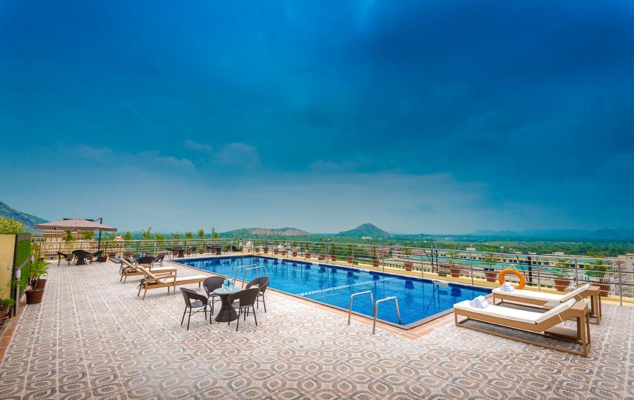 Clarion Inn Jaipur Kukas Esterno foto