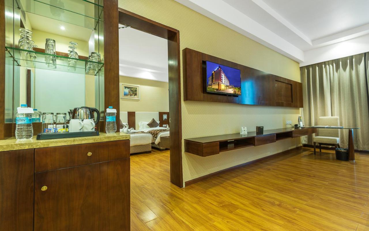 Clarion Inn Jaipur Kukas Esterno foto