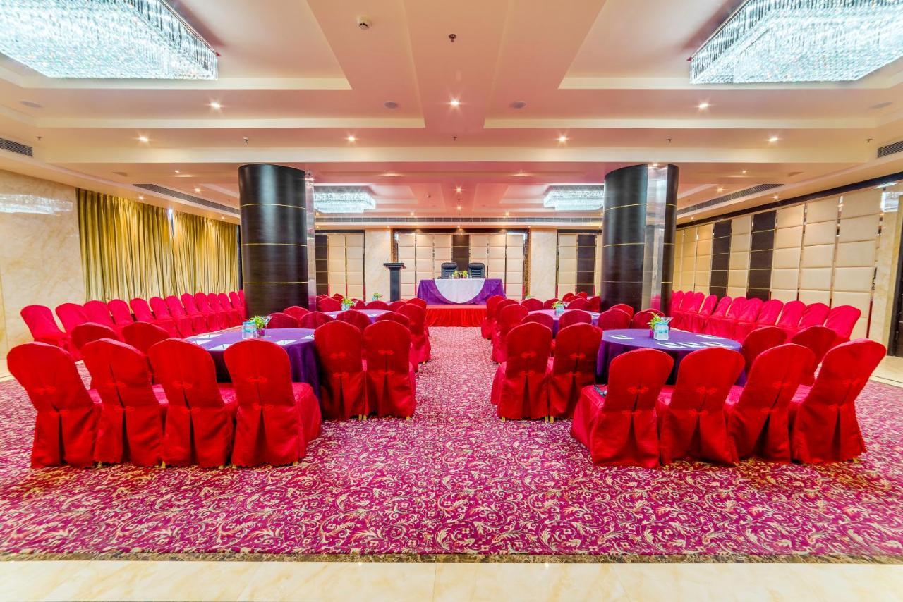 Clarion Inn Jaipur Kukas Esterno foto