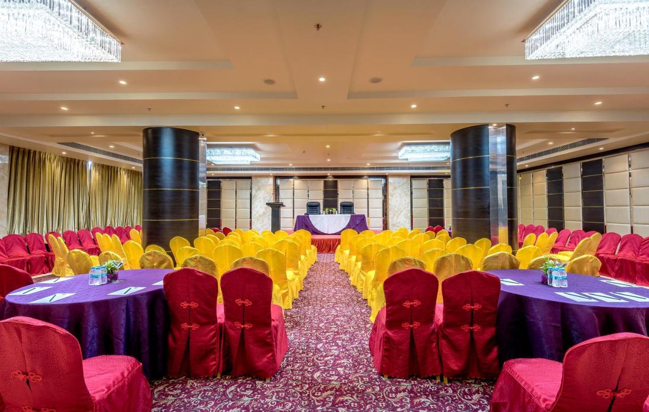 Clarion Inn Jaipur Kukas Esterno foto