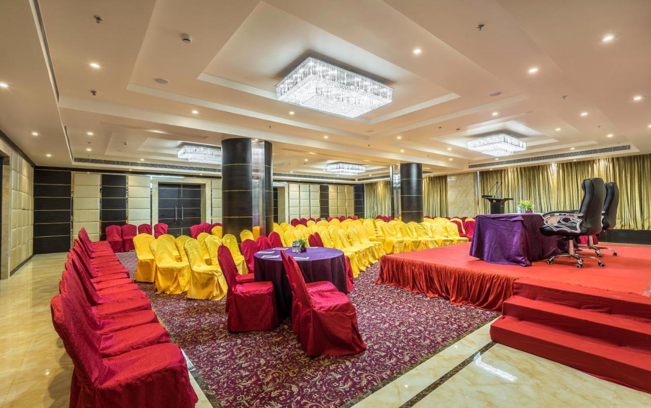 Clarion Inn Jaipur Kukas Esterno foto