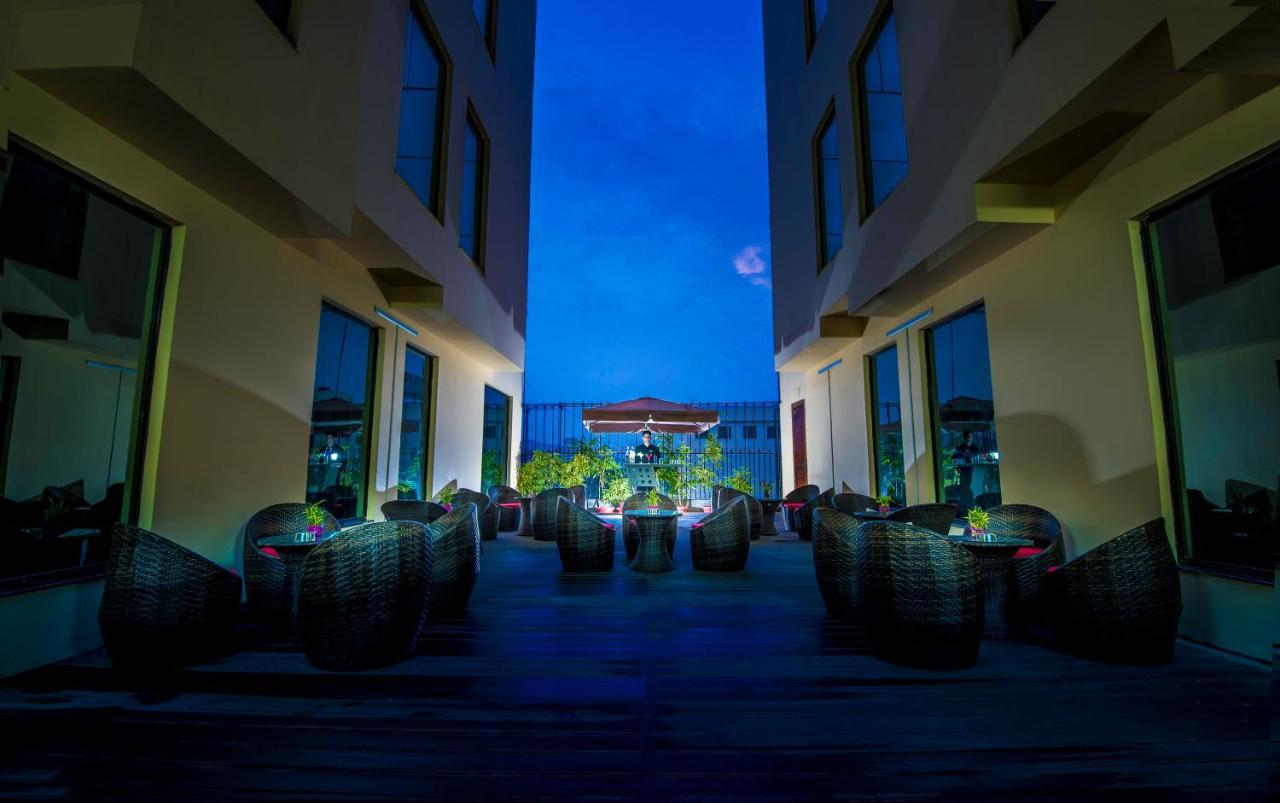 Clarion Inn Jaipur Kukas Esterno foto