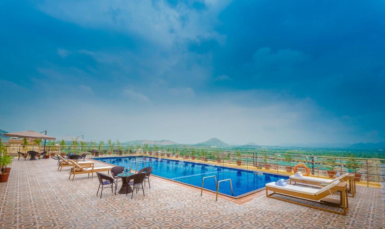 Clarion Inn Jaipur Kukas Esterno foto