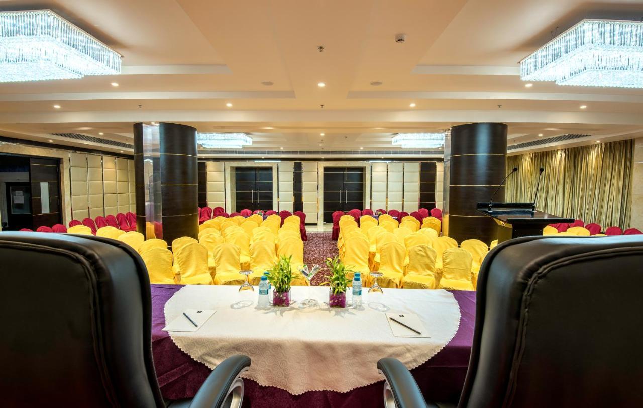 Clarion Inn Jaipur Kukas Esterno foto