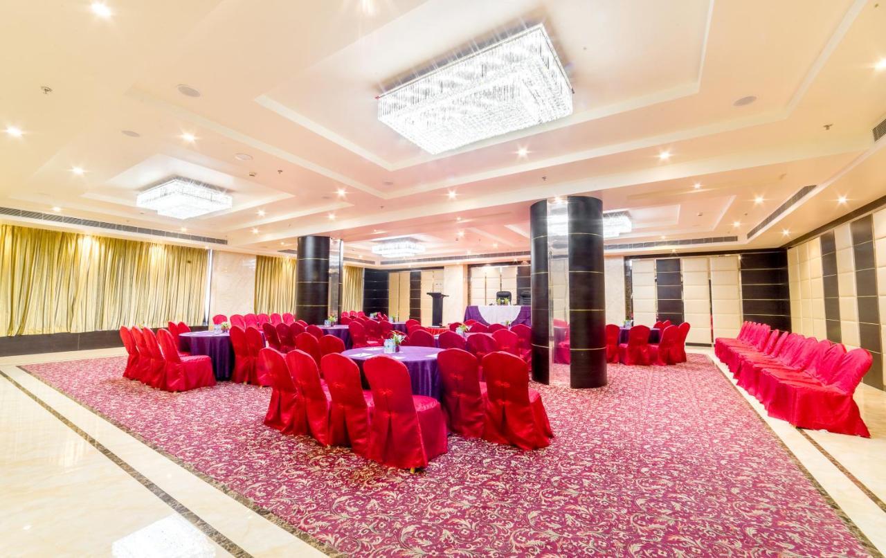 Clarion Inn Jaipur Kukas Esterno foto