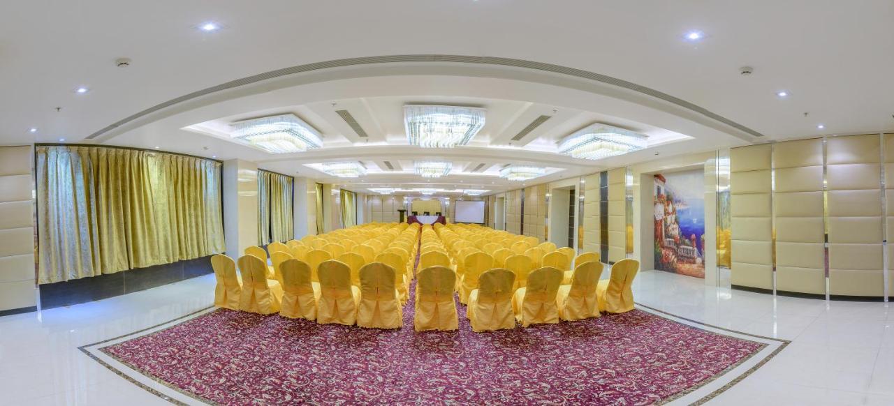 Clarion Inn Jaipur Kukas Esterno foto